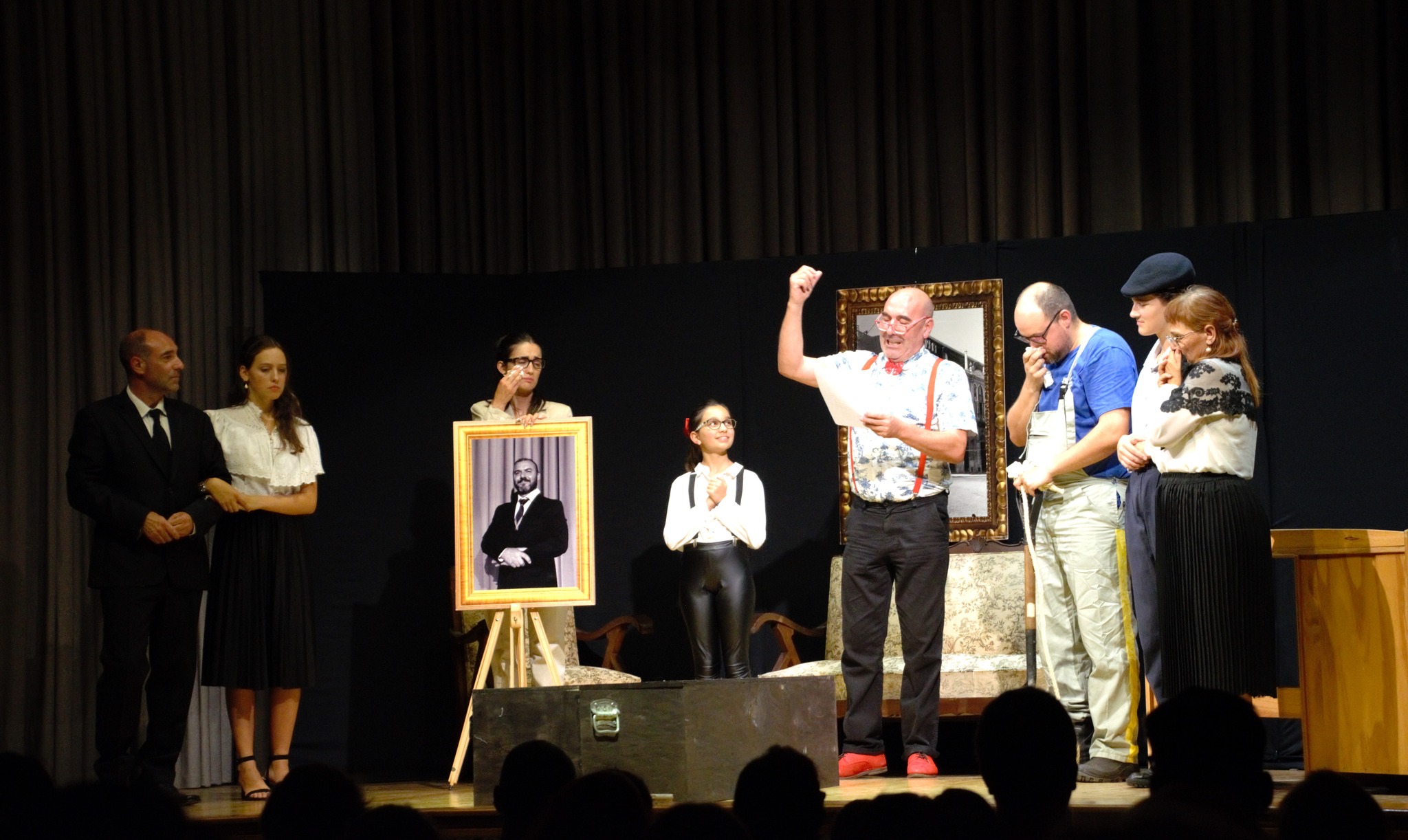 Grupo de teatro em atuação